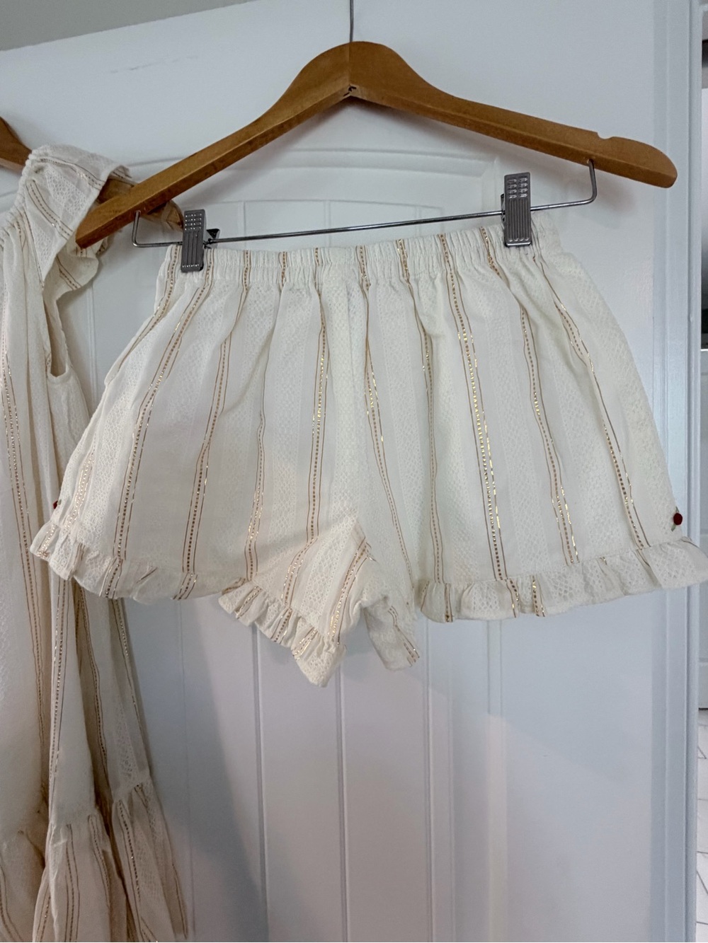 Well Dressed Wolf Cream Two-Piece Set with Gold Accents size 12 NWT - Picture 6 of 9